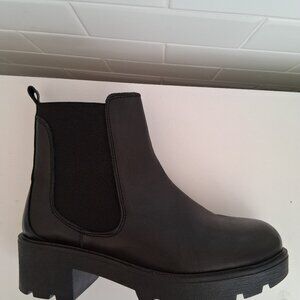 Genuine Leather Chelsea Boots Size US 7.5/EU 38